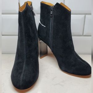 Bill Blass Black Ankle Boots